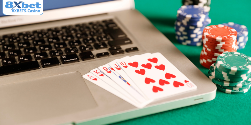 Ưu điểm của game bài phỏm 8XBET